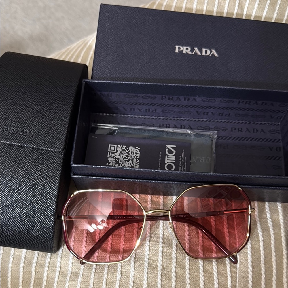 Prada Pink, Gold Glasses Textured Saffiano Style. Never worn. Perfect condition.
